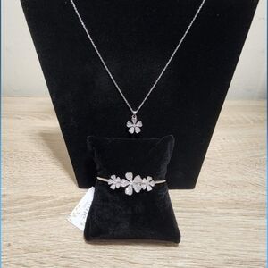 Elegant Silver Floral Jewelry Set